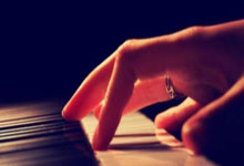 勇士主场大胜鹈鹕，士气高涨：一场不可错过的激动人心的比赛